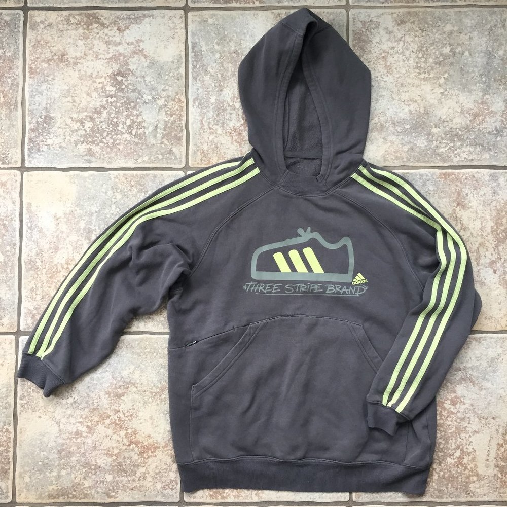 /// Adidas Vintage 00's Sweater